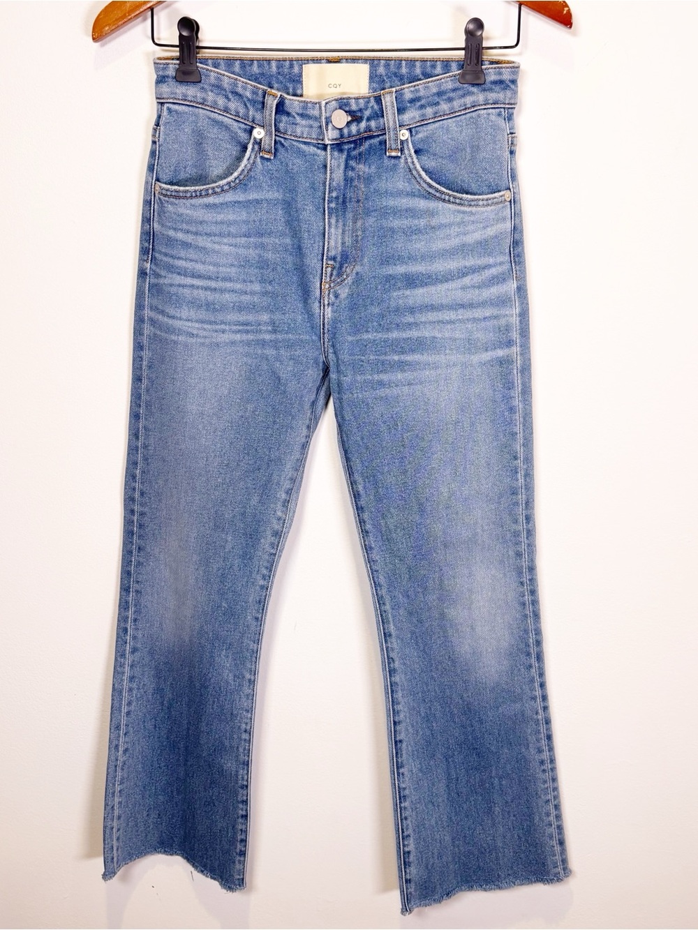 CQY Kick Crop Jeans with Raw Hem